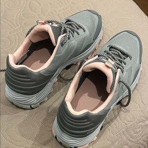 Clarks Women's Athletic Shoes in Gray and Pink Laila trail 2 10M NWT